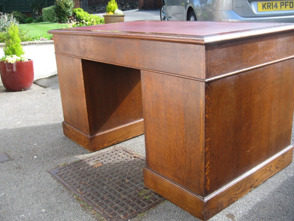 Oak knee hole desk View VI