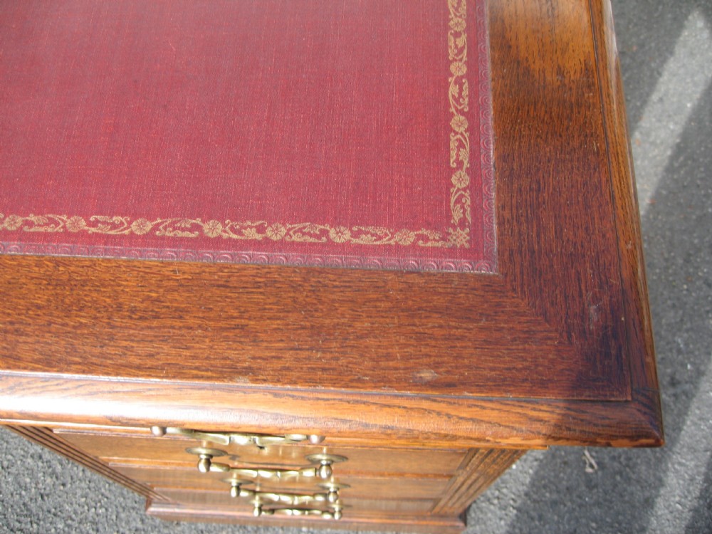 Oak knee hole desk View VII