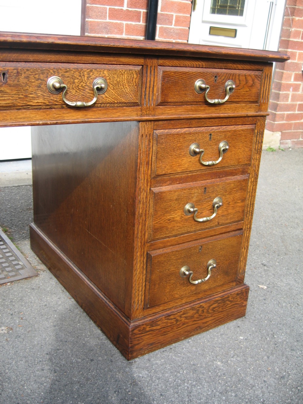 Oak knee hole desk View X