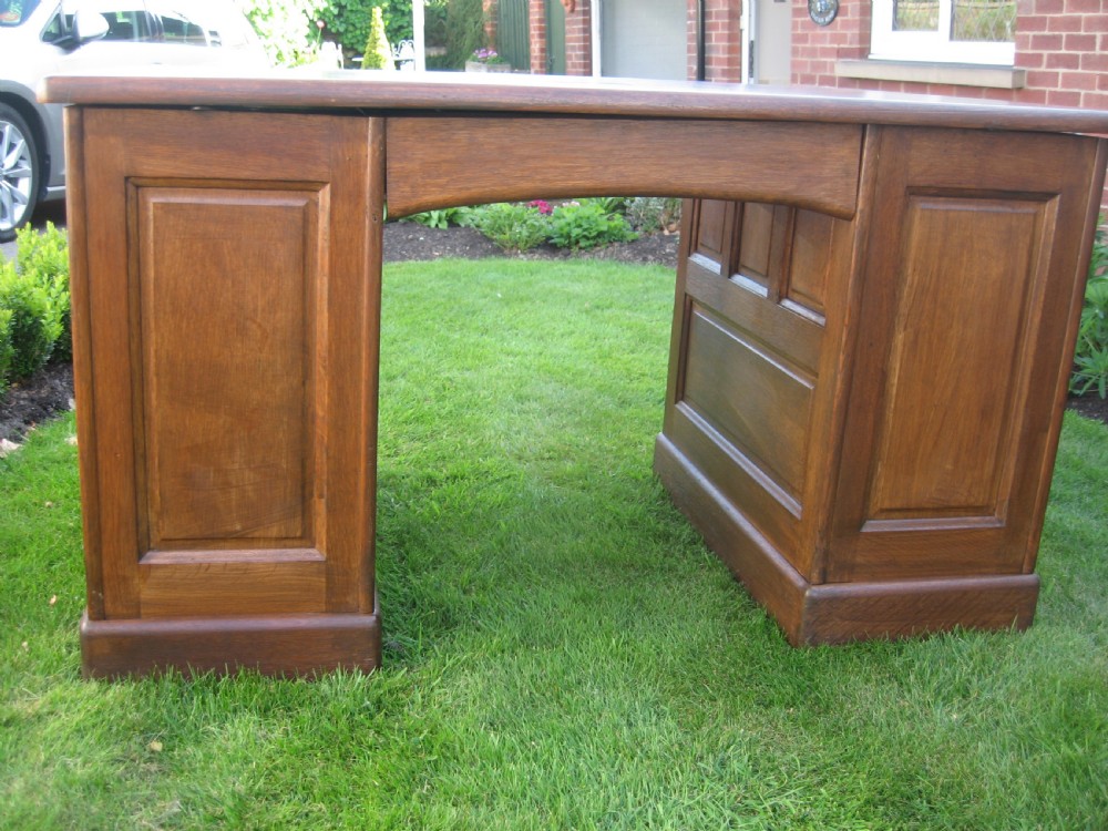 Oak knee hole desk View III
