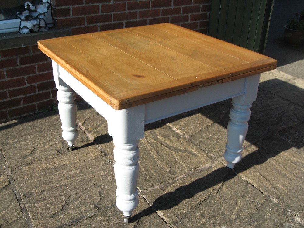 Late Victorian pine  extending  kitchen table