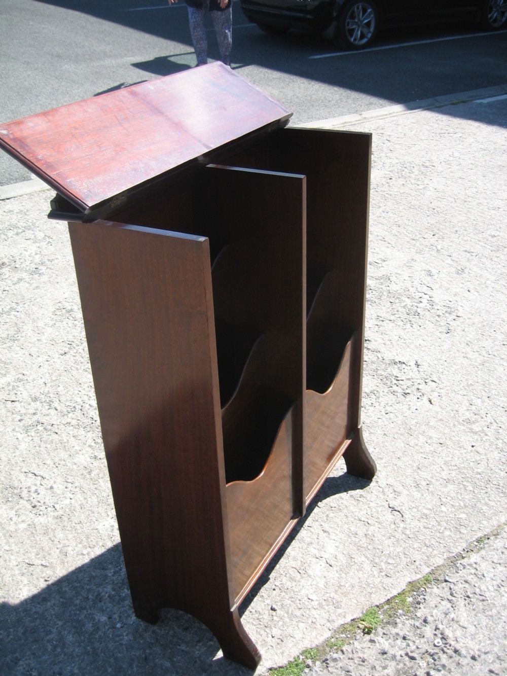 Double sided mahogany magazine paper rack View III