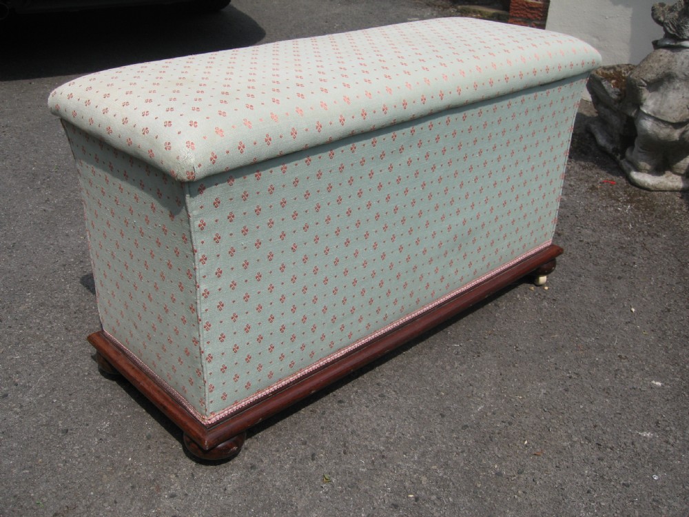 Late Victorian bedding box View V