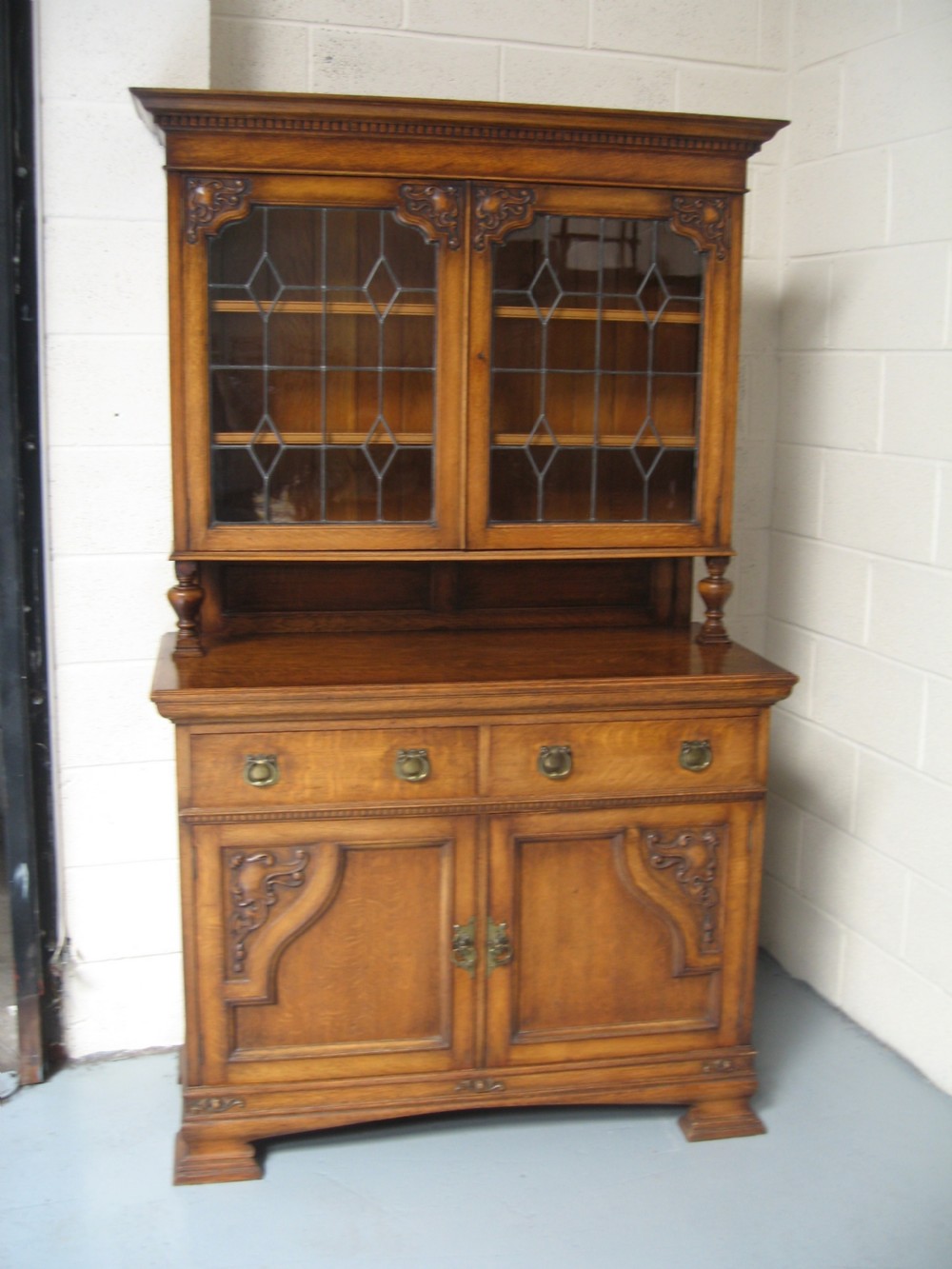 Good  oak cabinet bookcase