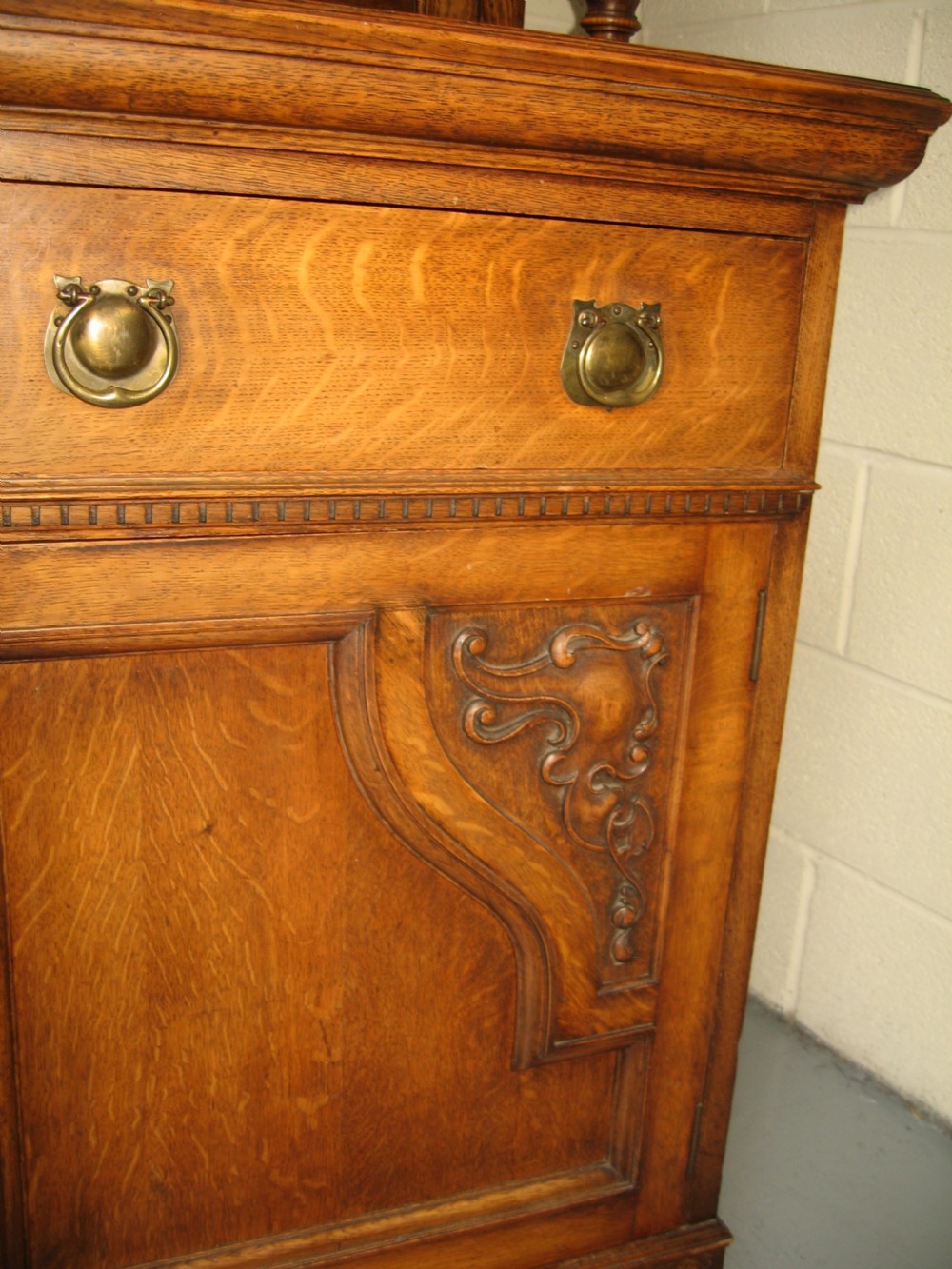 Good  oak cabinet bookcase View V