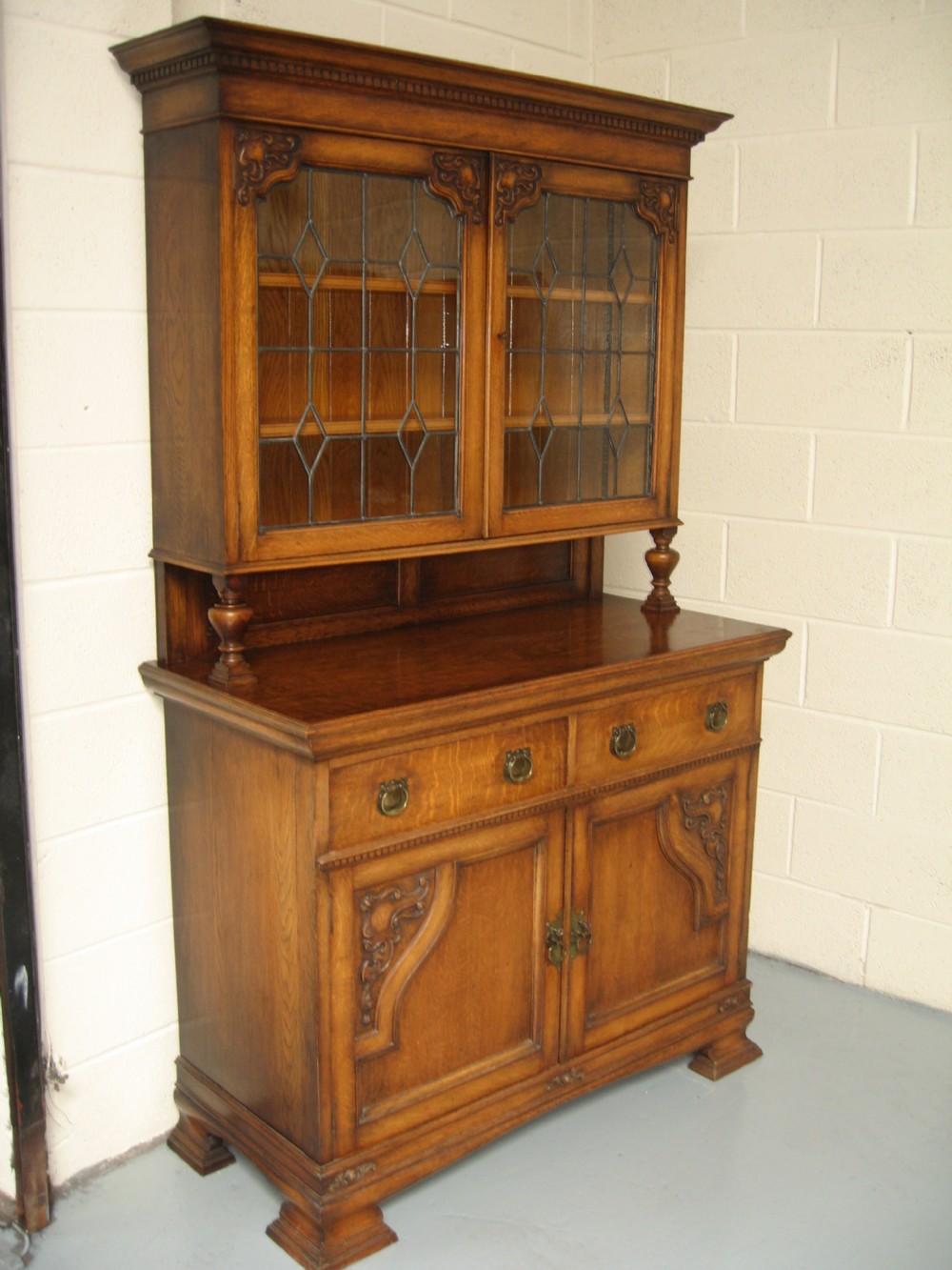 Good  oak cabinet bookcase View VII