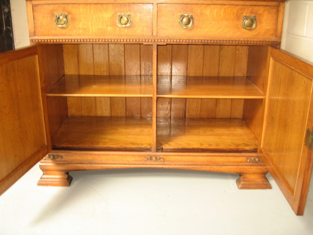 Good  oak cabinet bookcase View VIII