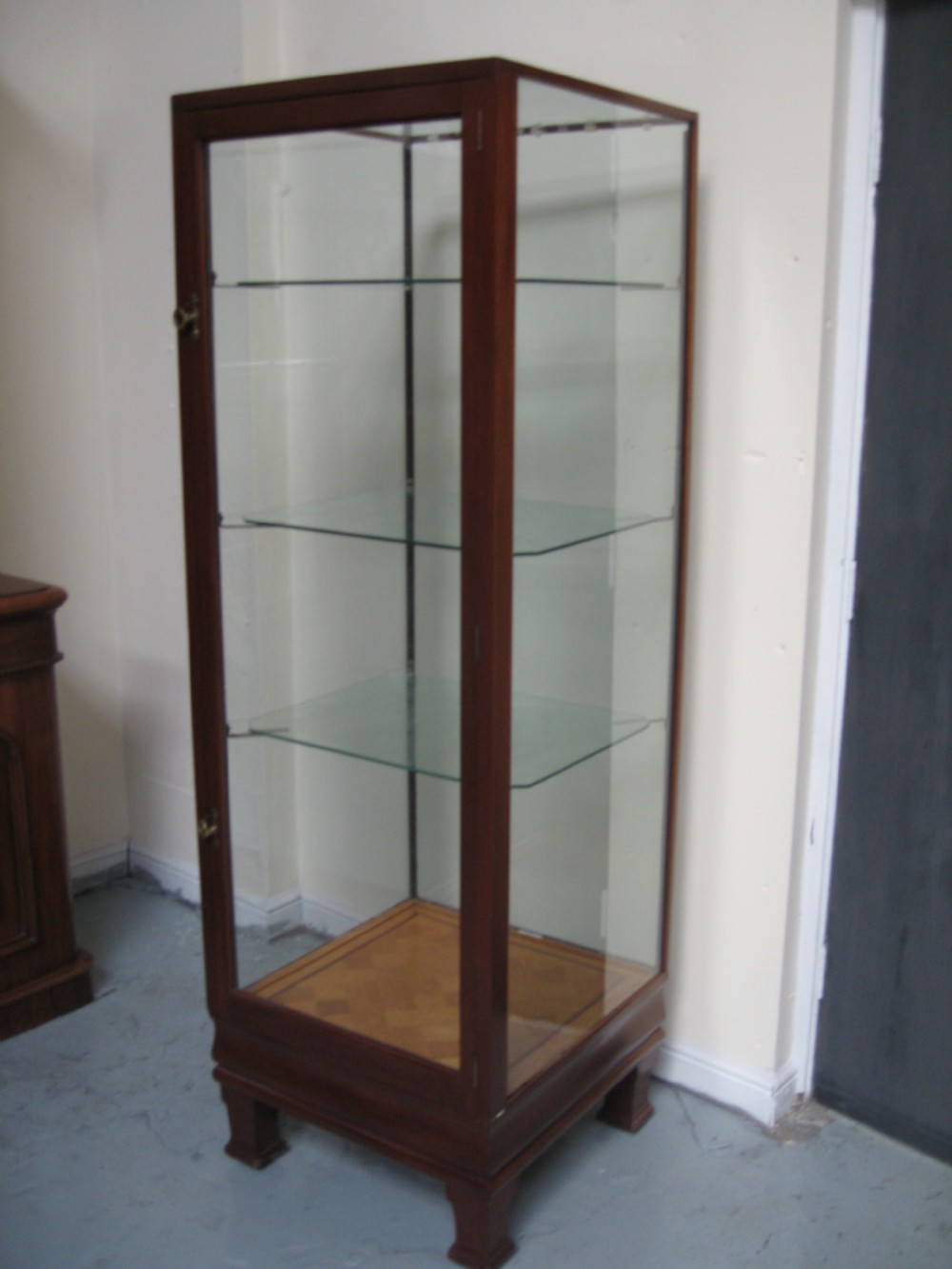 Tall mahogany shop display cabinet View VIII