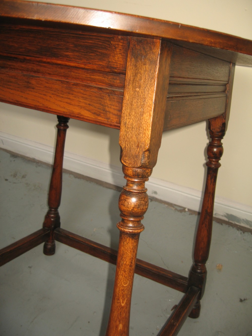 Round oak occasional dining table  View V