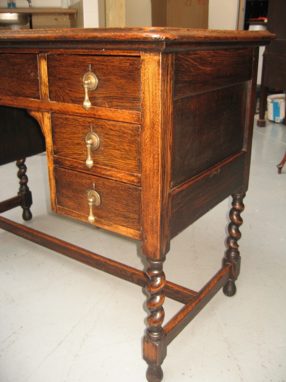 Oak small knee hole desk View VII