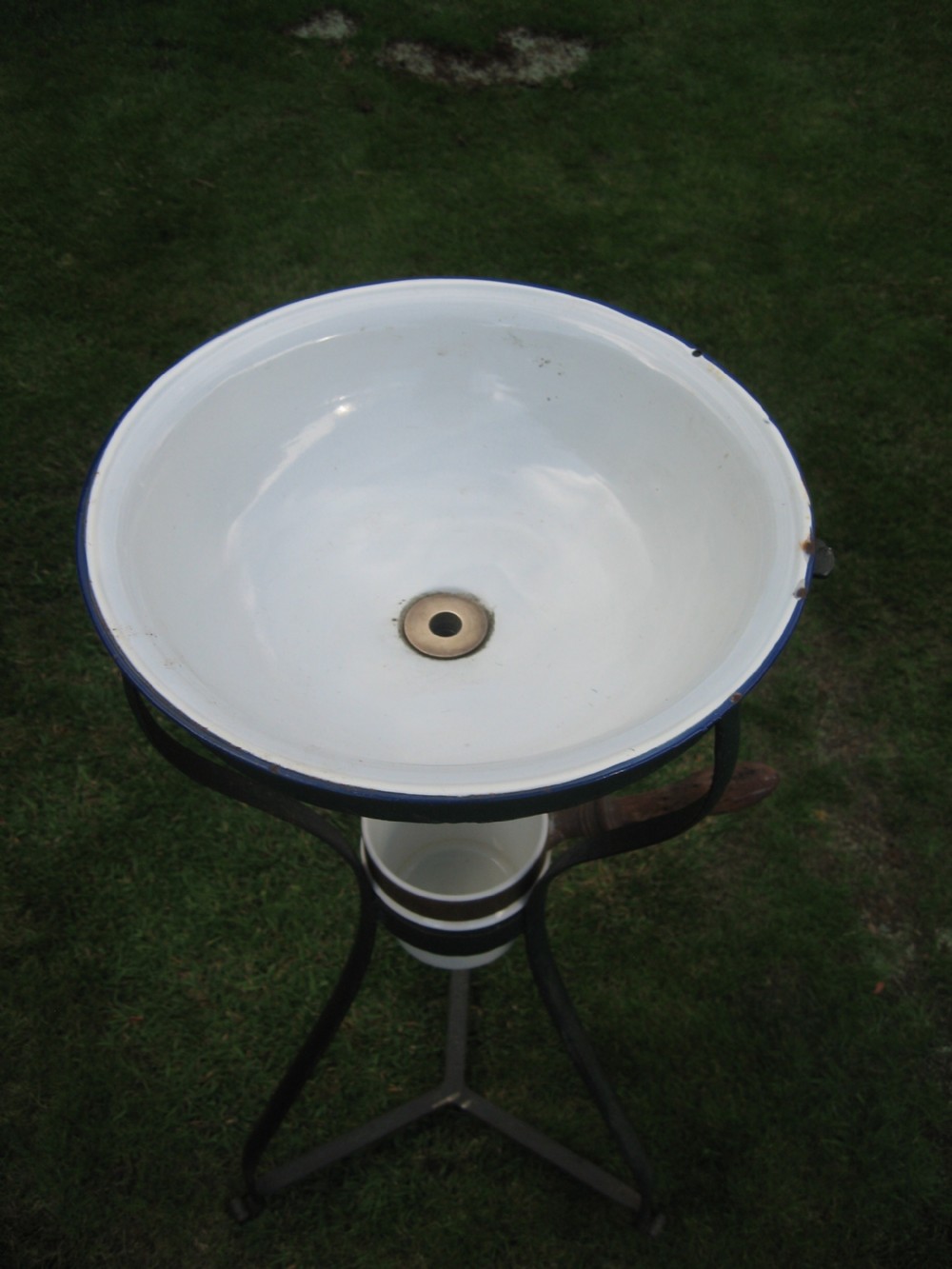  Rustic enamel , iron wash stand View VI