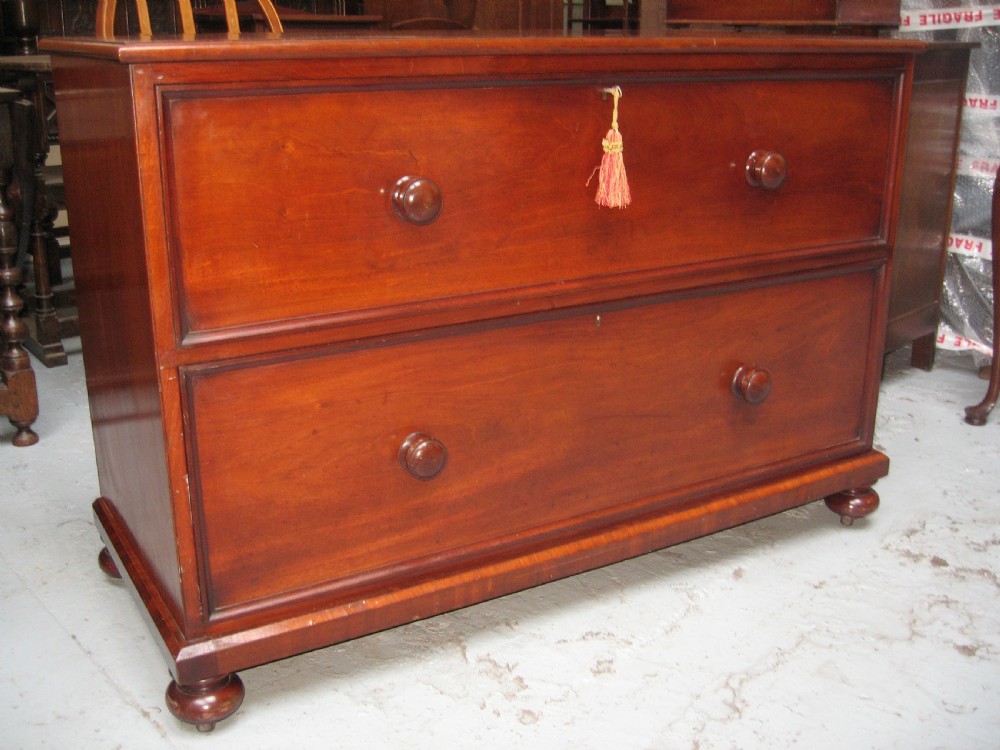Victorian low mahogany chest of drawers