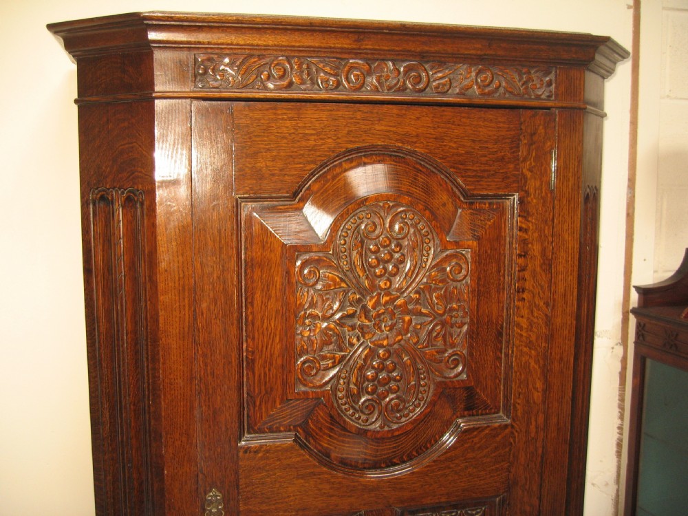 Oak hall wardrobe View II