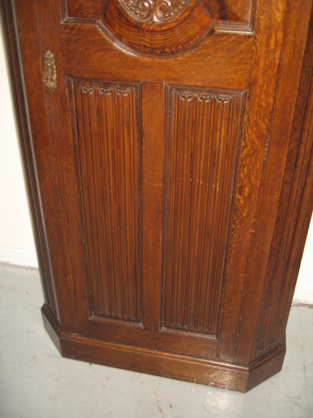 Oak hall wardrobe View III