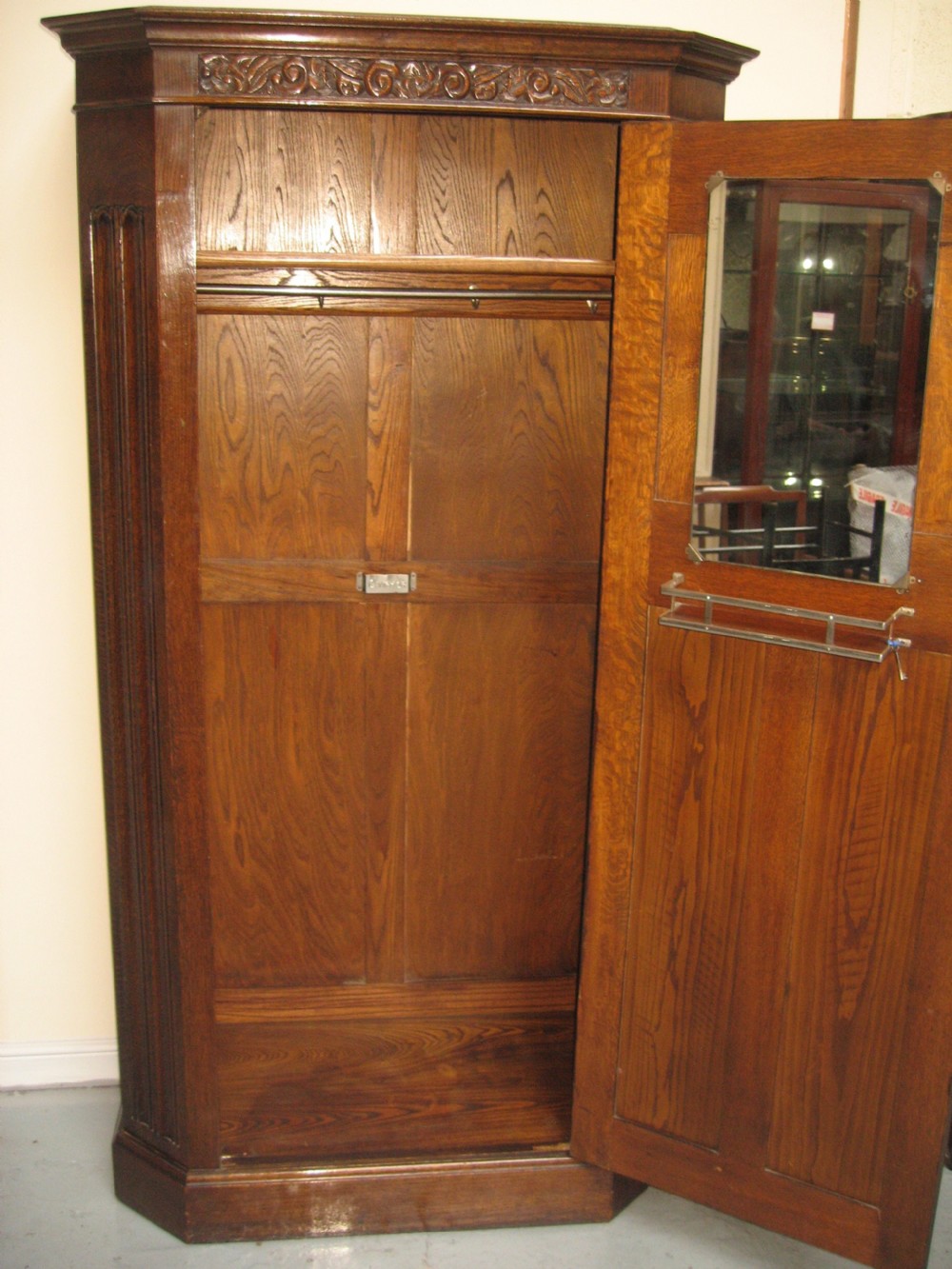 Oak hall wardrobe View V
