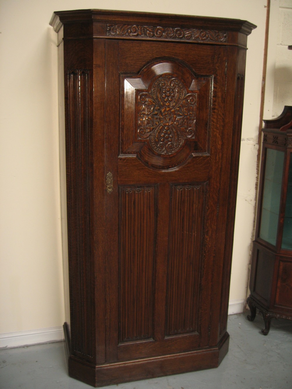 Oak hall wardrobe View VIII