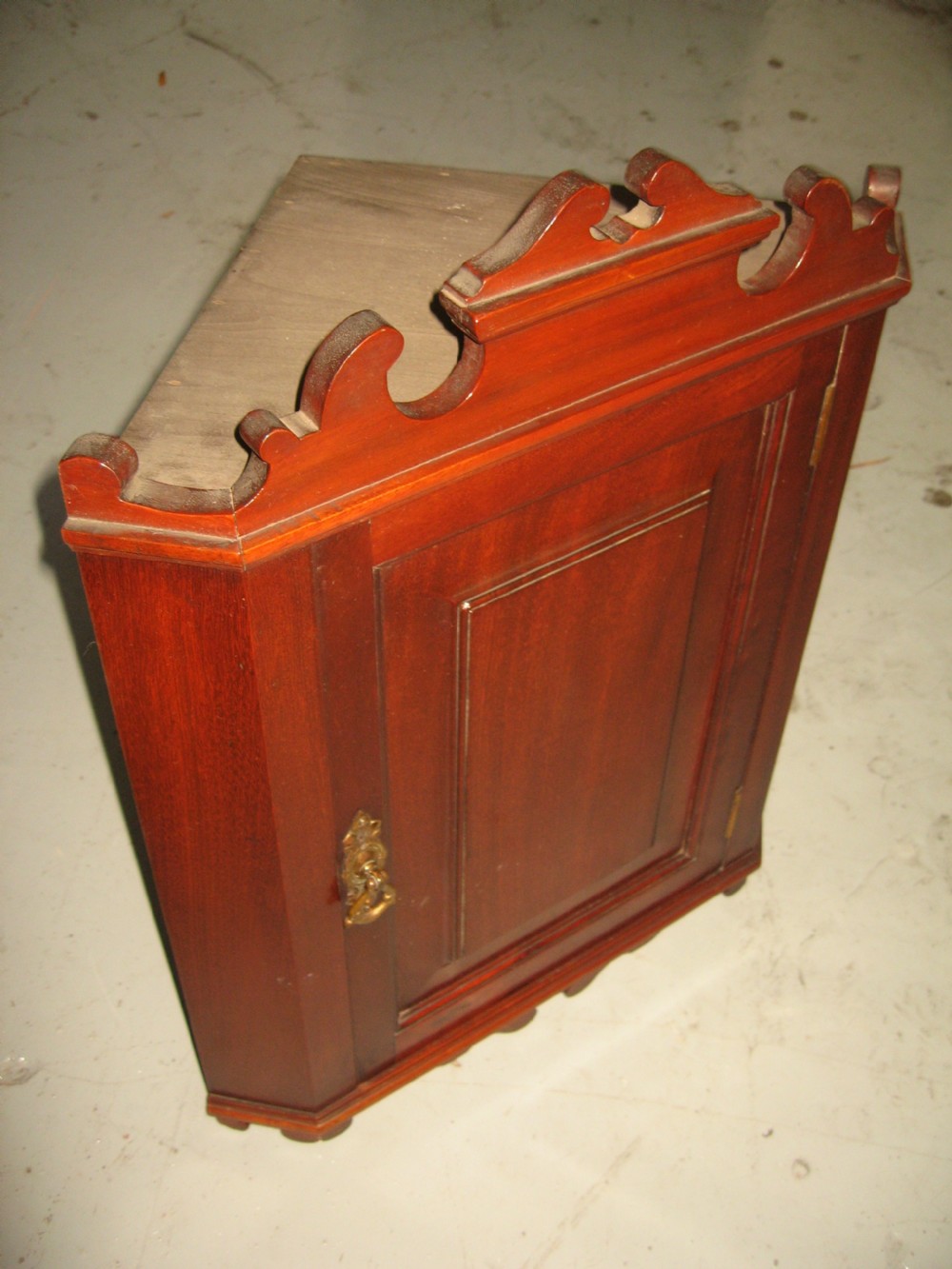 Small mahogany  late Victorian corner cabinet View VI