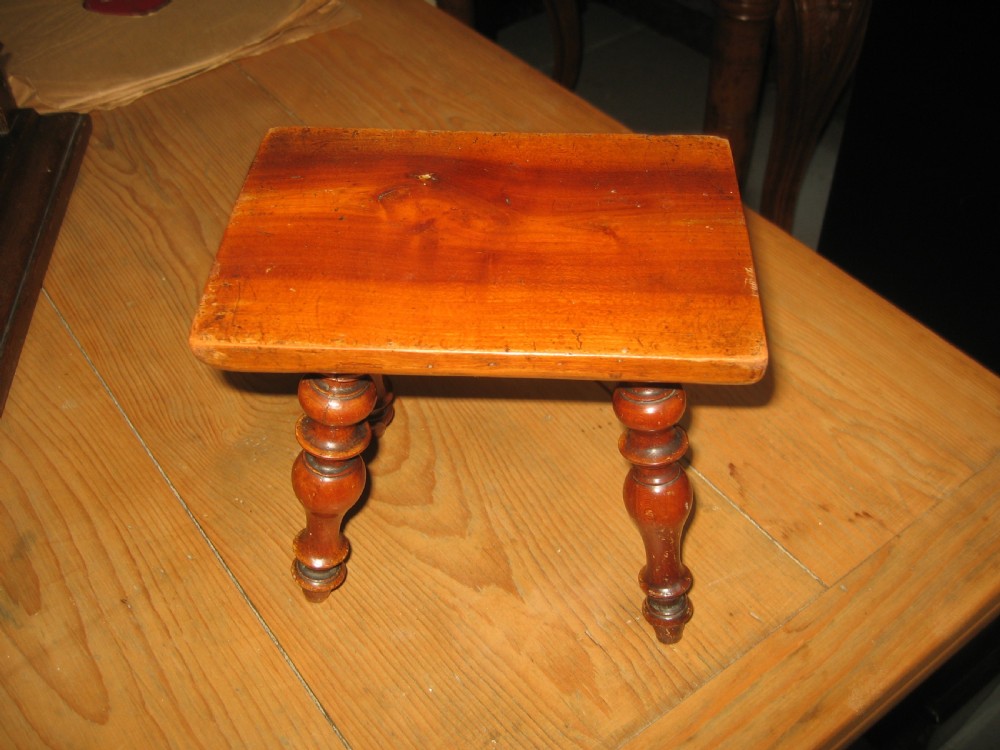 Small 19th century  yew wood stool View VI