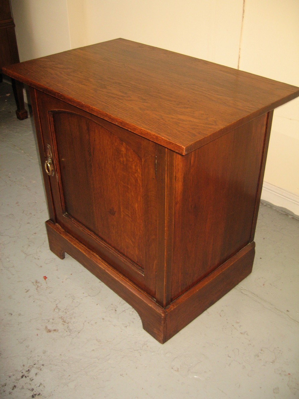 Oak Arts and Craft style  small cupboard View V