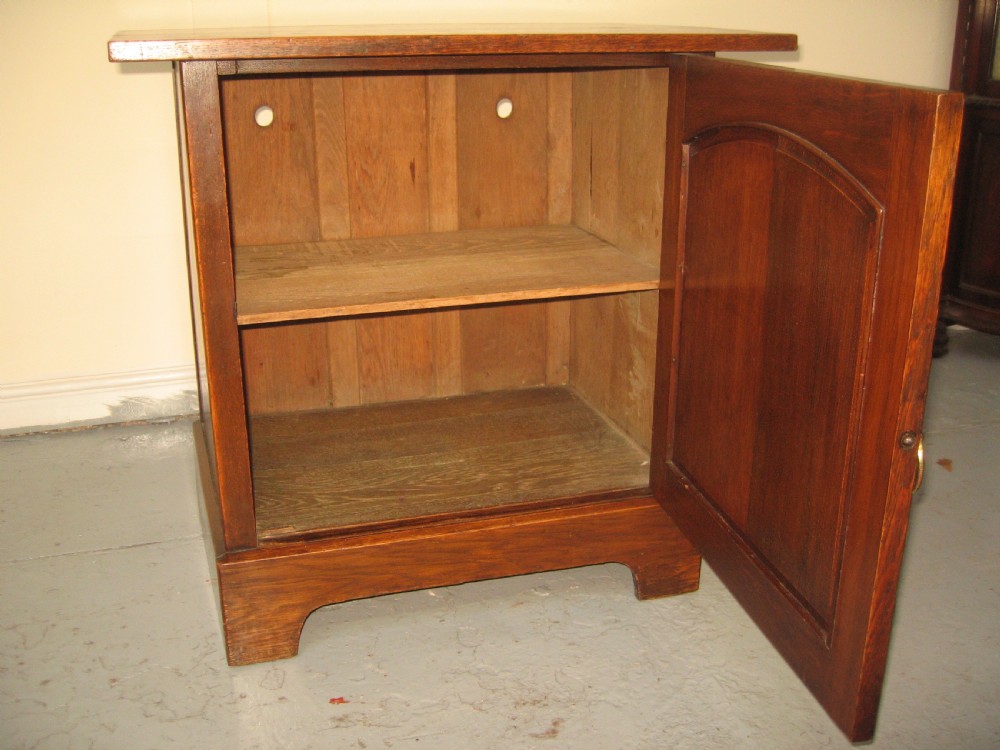 Oak Arts and Craft style  small cupboard View VI
