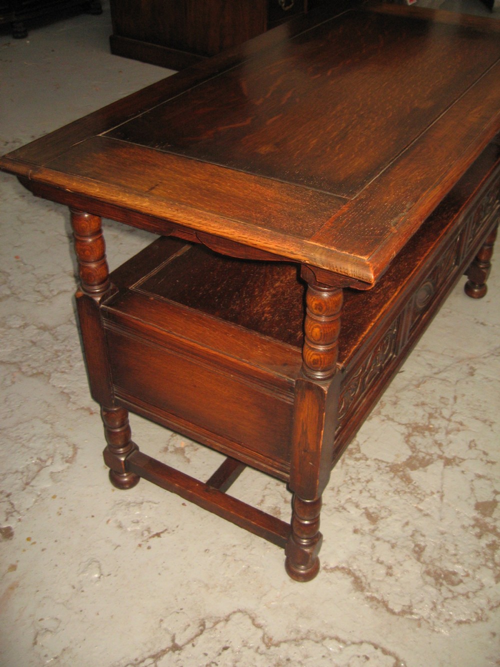 Oak   monks lid bench seat View III