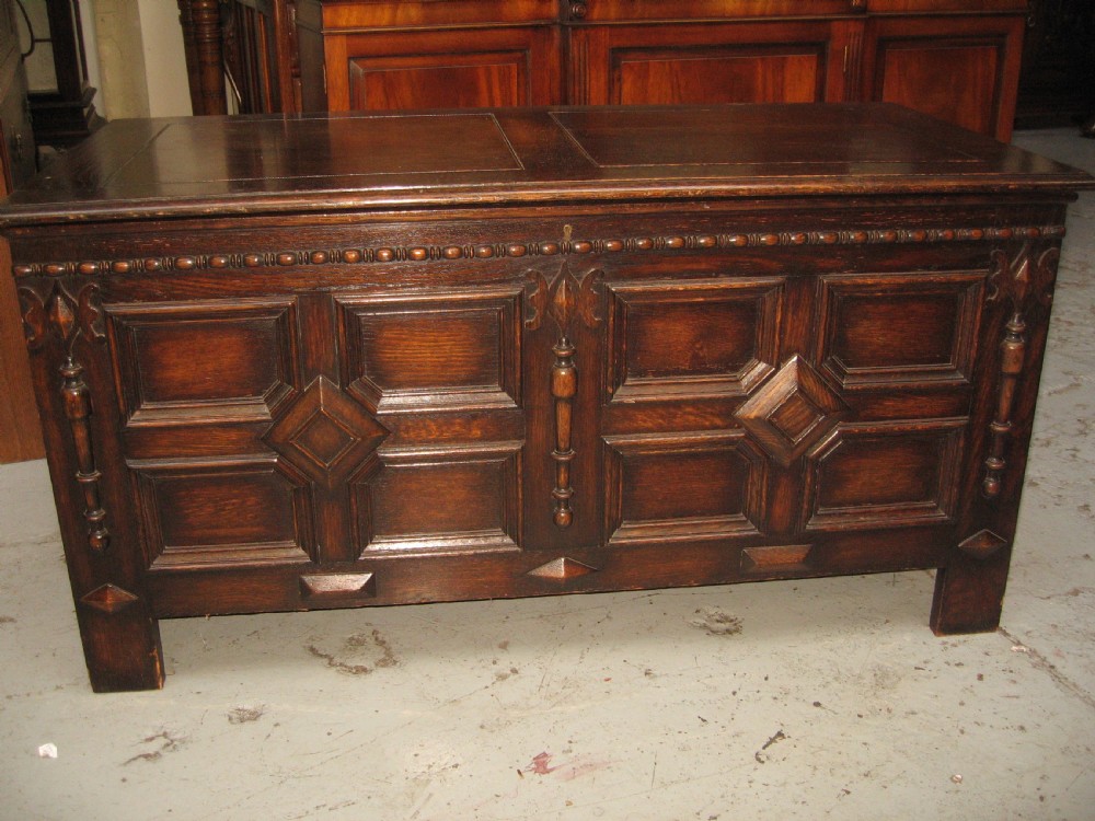  Jacobean  style Oak lid kist box 