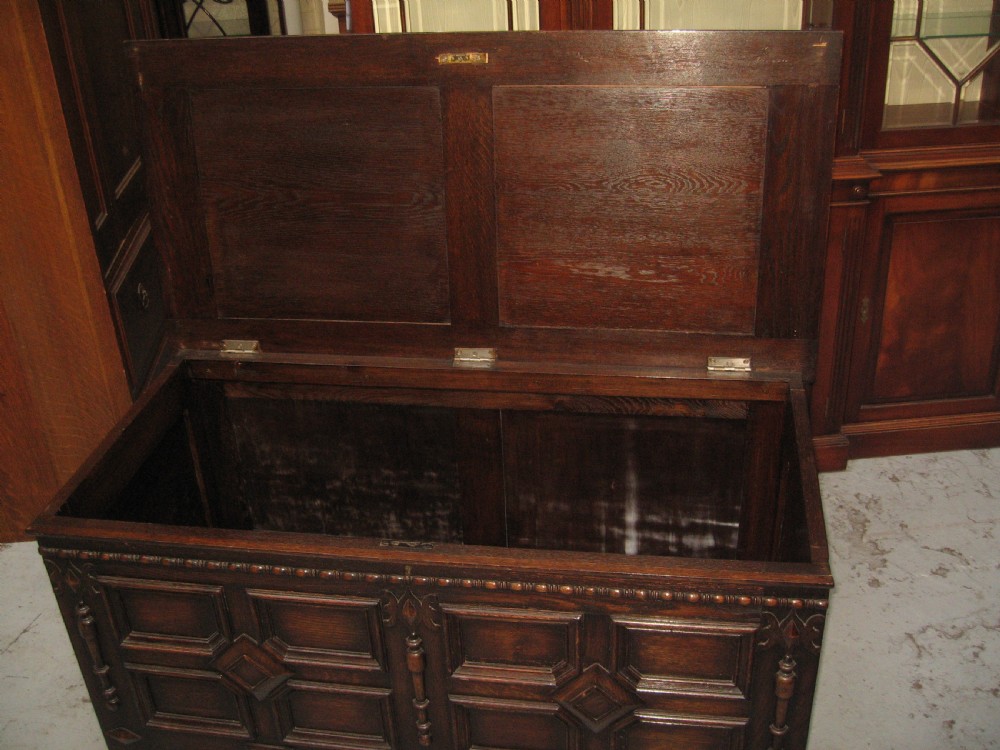  Jacobean  style Oak lid kist box  View V