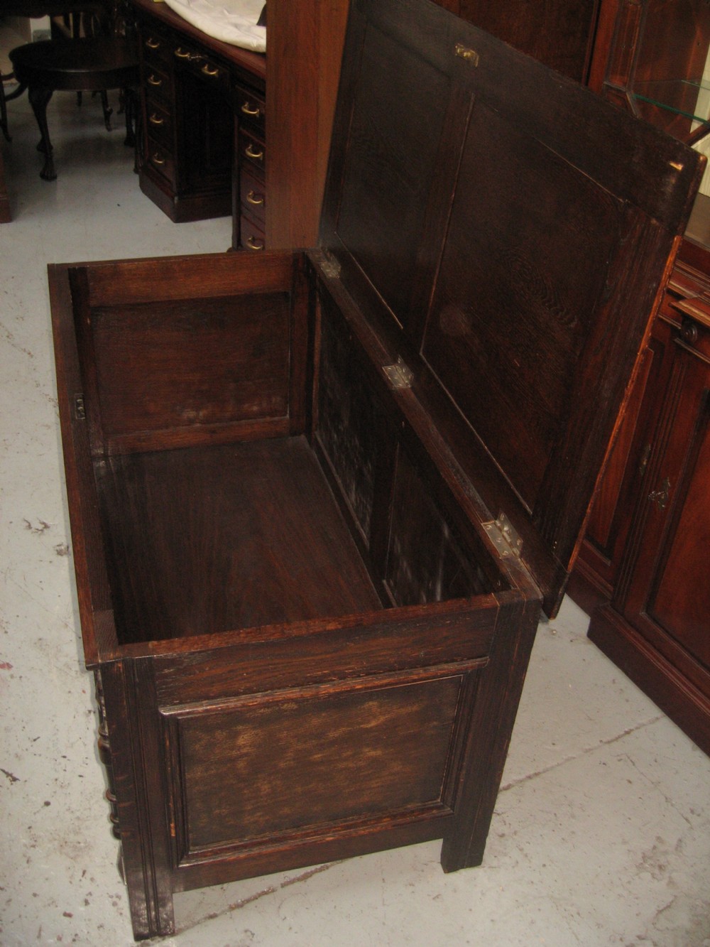  Jacobean  style Oak lid kist box  View VI