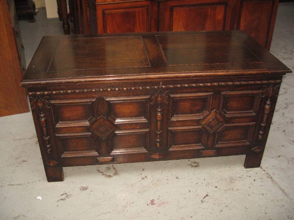  Jacobean  style Oak lid kist box  View VII