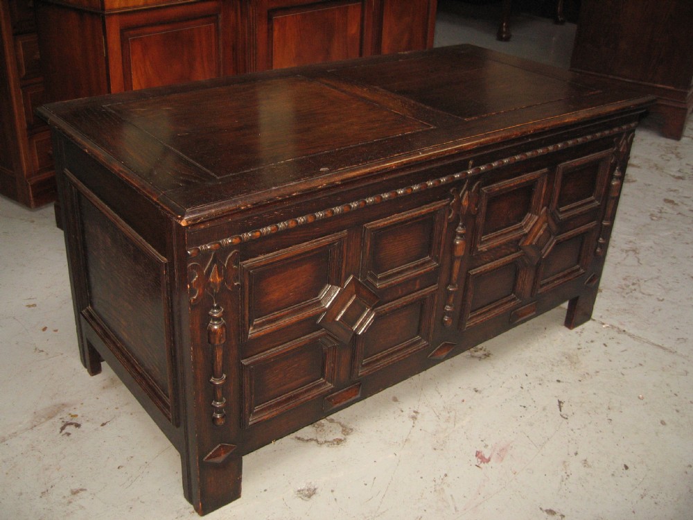  Jacobean  style Oak lid kist box  View VIII