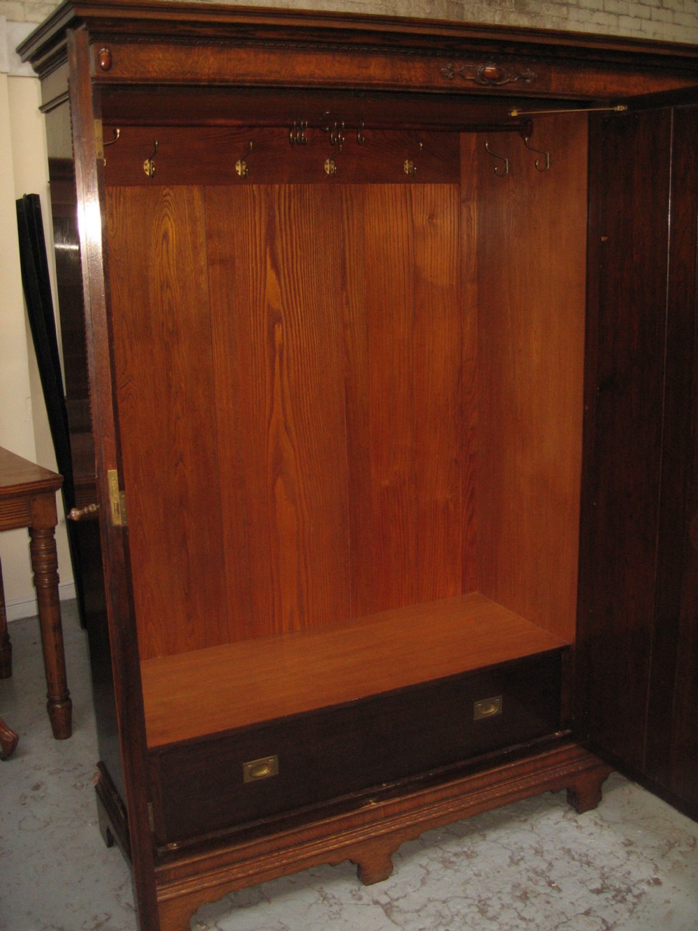 Large oak three door wardrobe View VIII