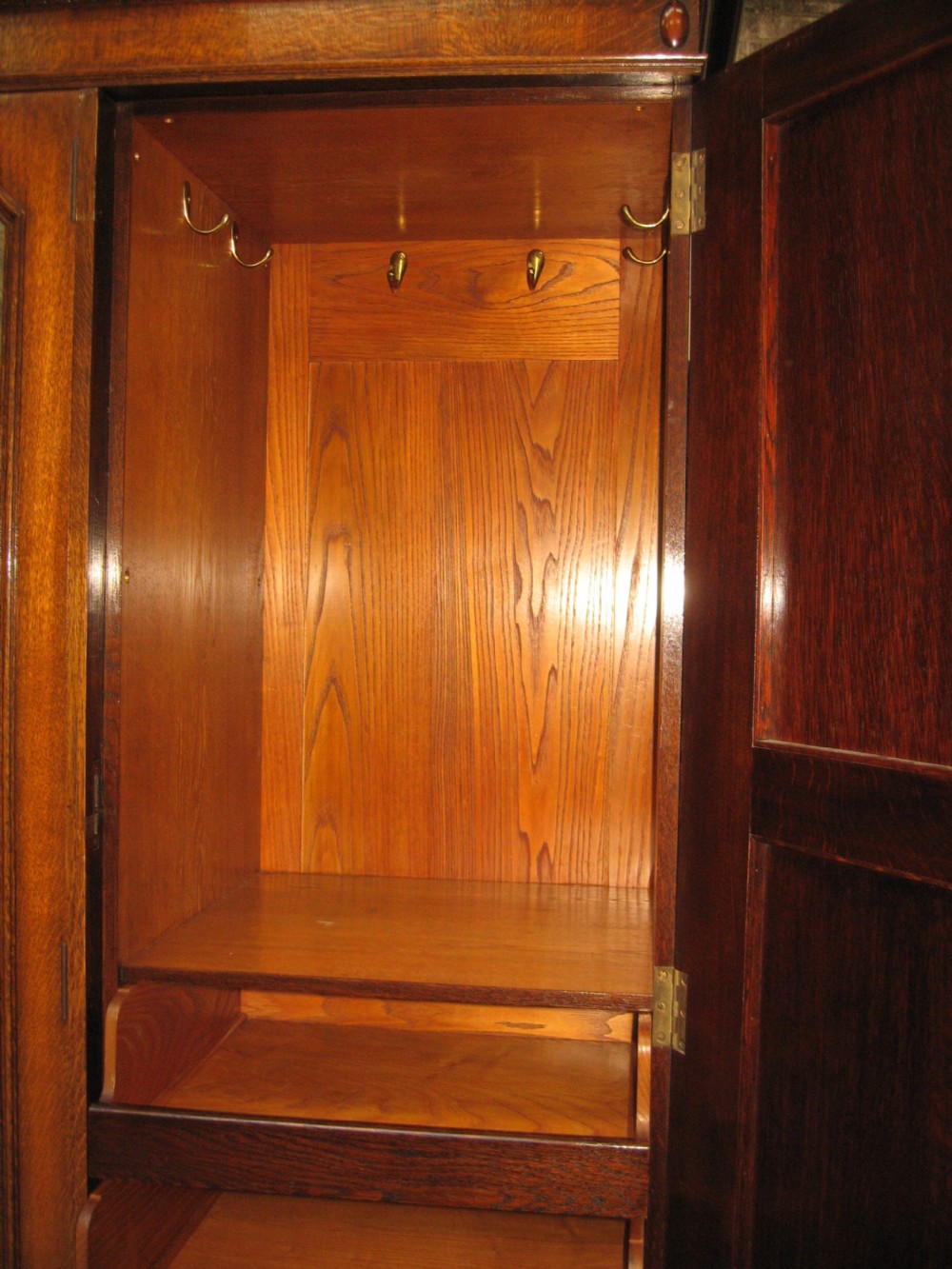 Large oak three door wardrobe View XII