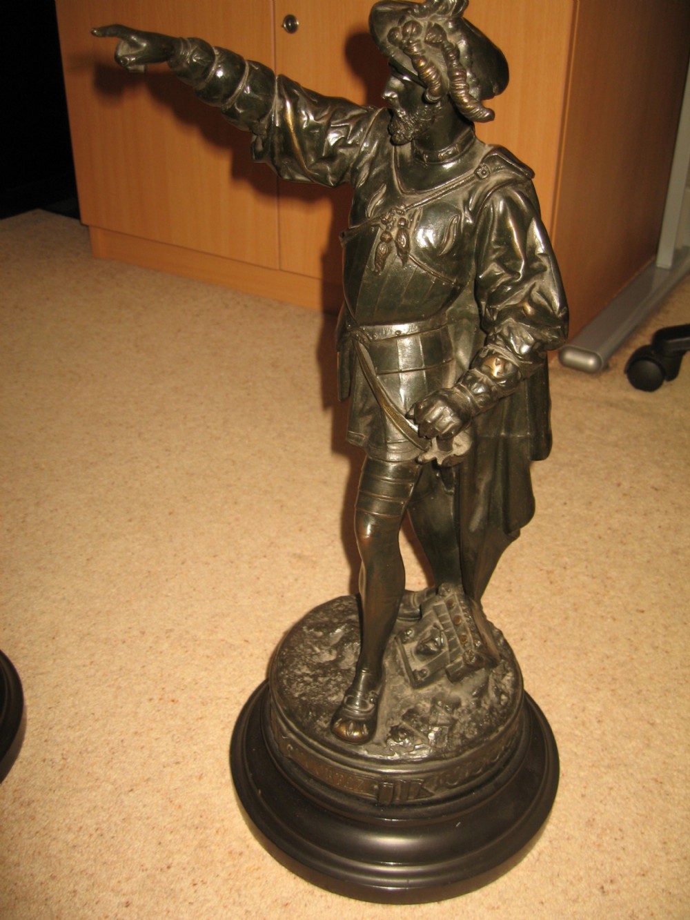 Pair of 19th century metal figures  soldiers View II