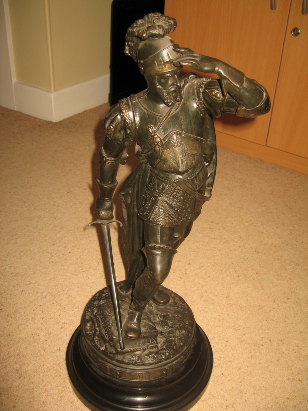 Pair of 19th century metal figures  soldiers View V
