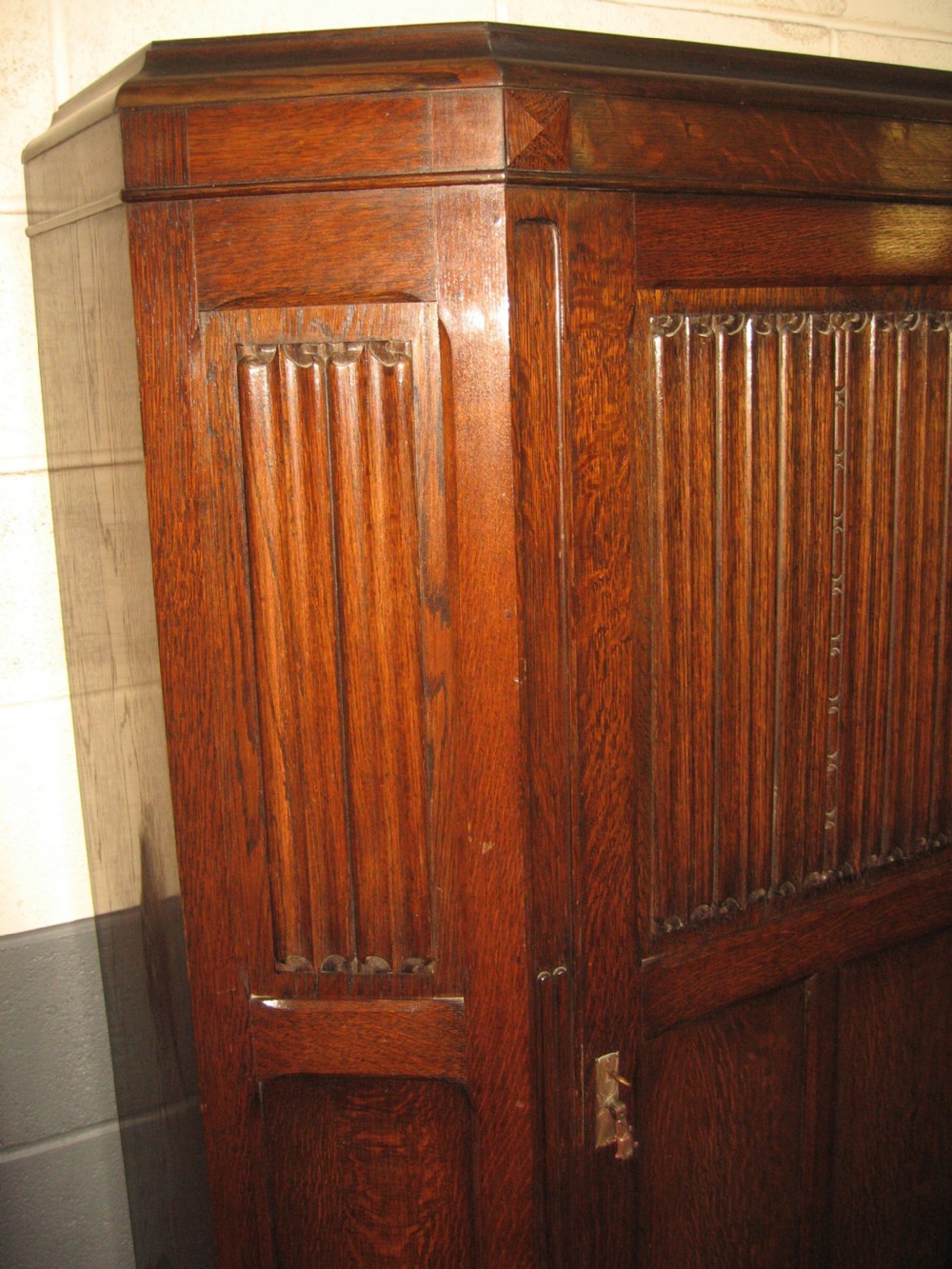 Oak hall wardrobe View II
