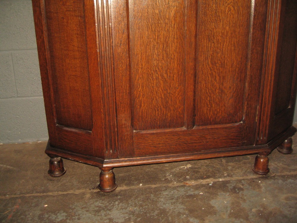 Oak hall wardrobe View III