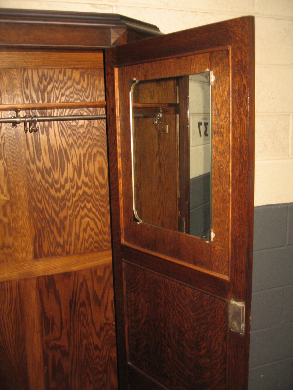 Oak hall wardrobe View V