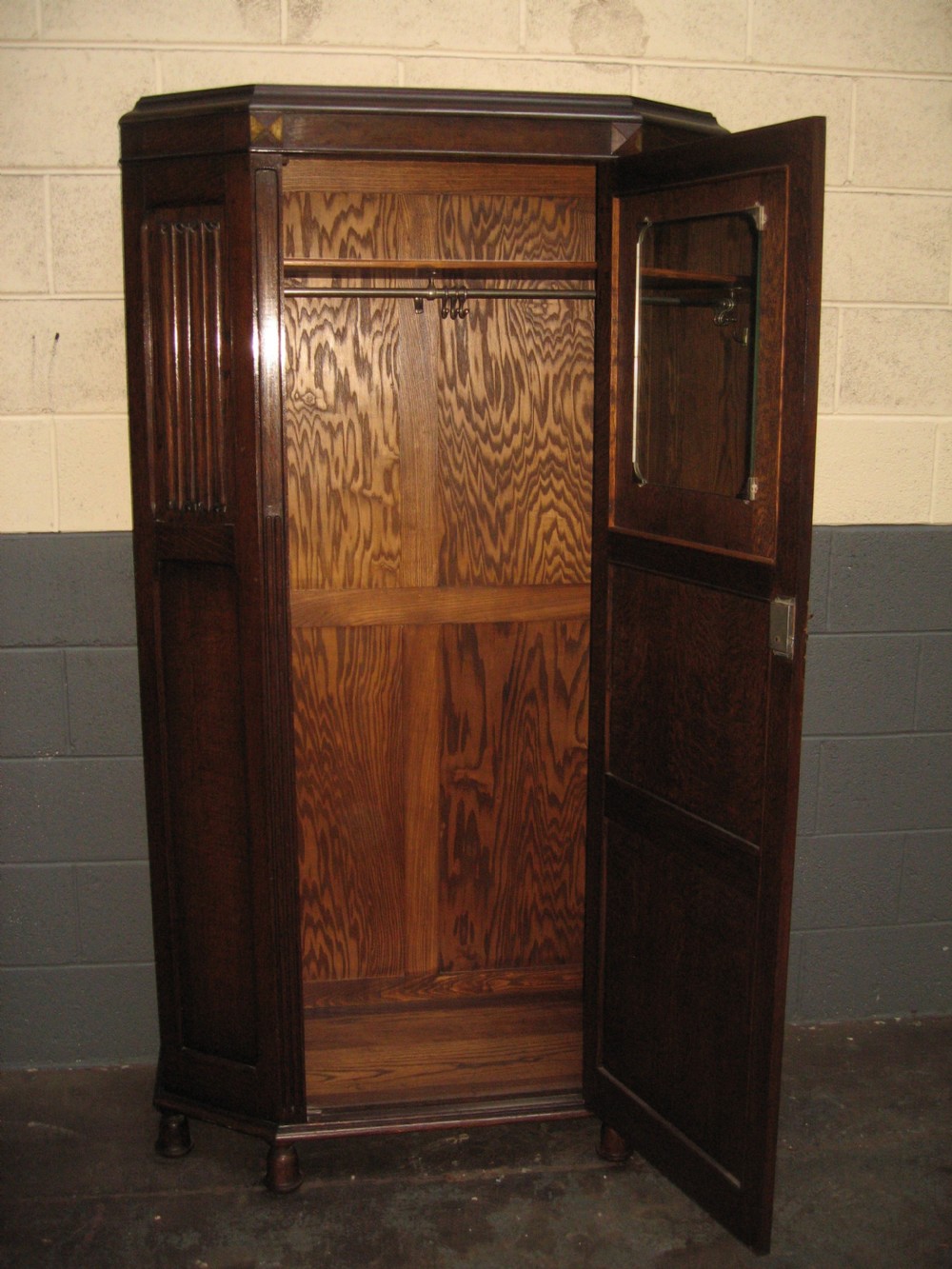 Oak hall wardrobe View VI