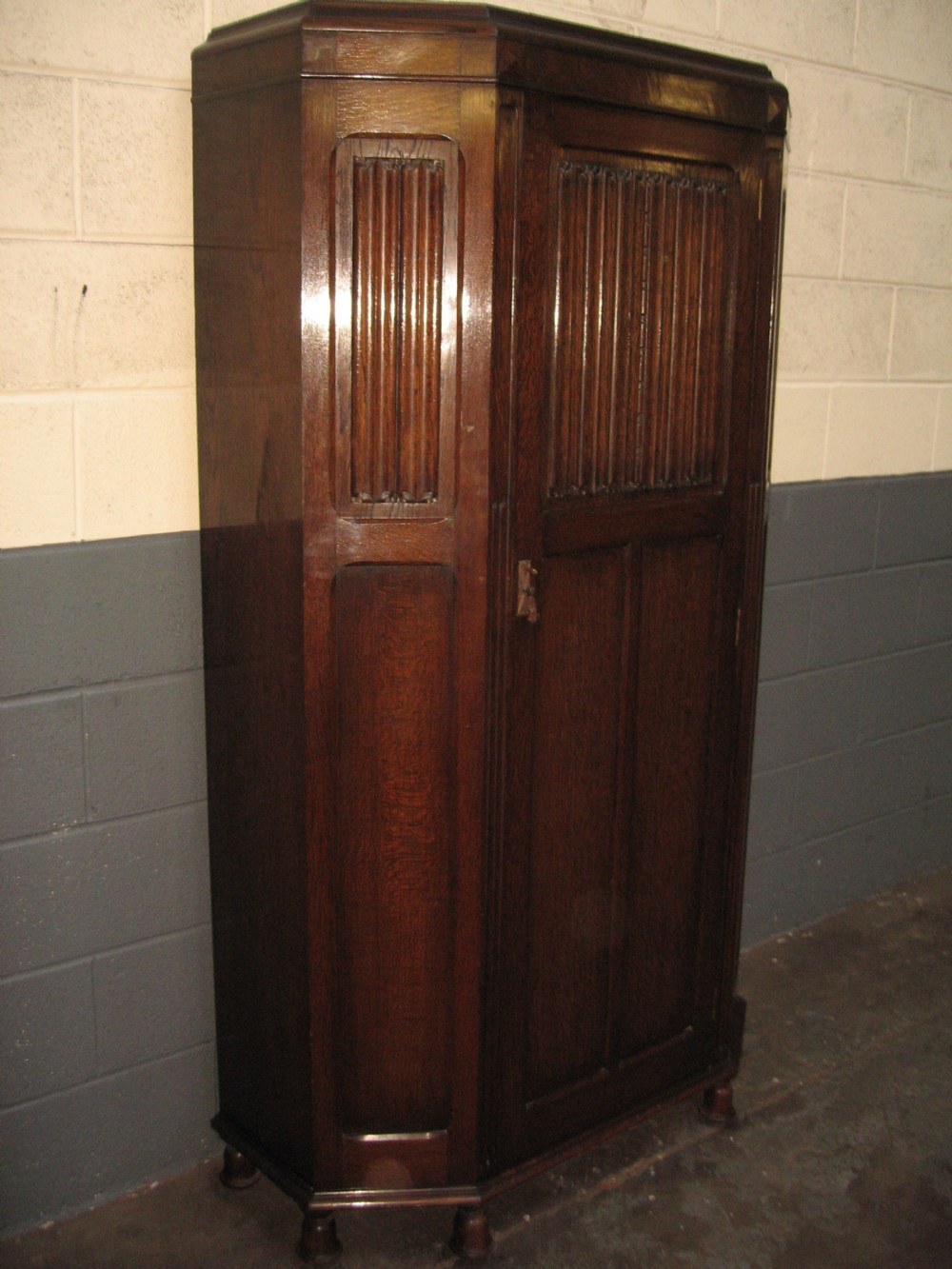 Oak hall wardrobe View VIII