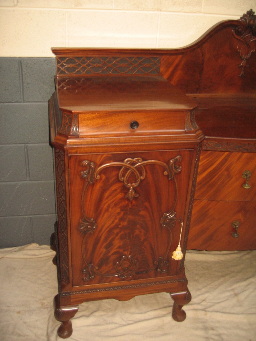 Large  mahogany  server sideboard dresser View III