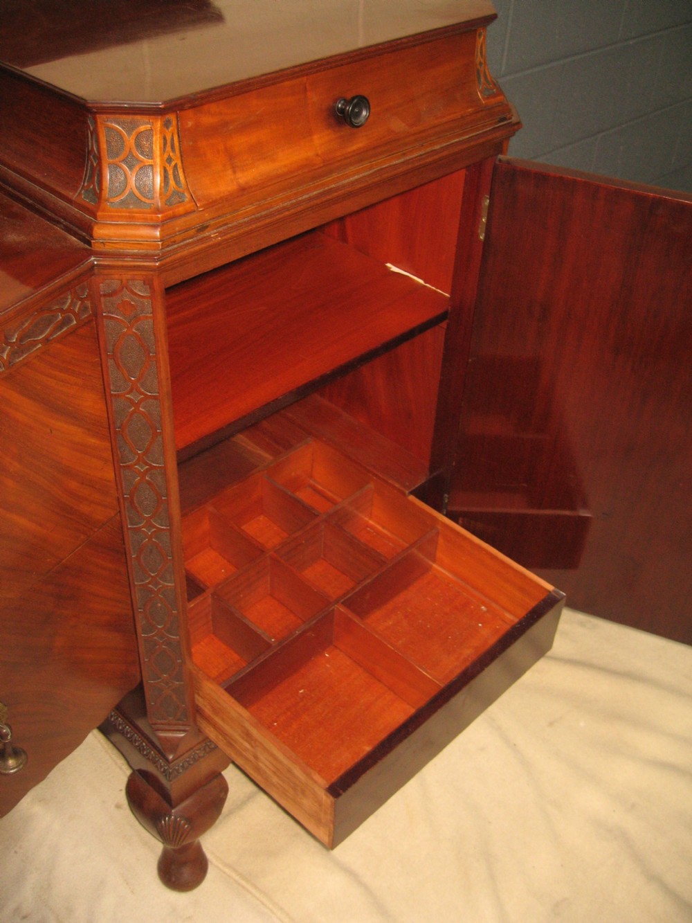 Large  mahogany  server sideboard dresser View VI