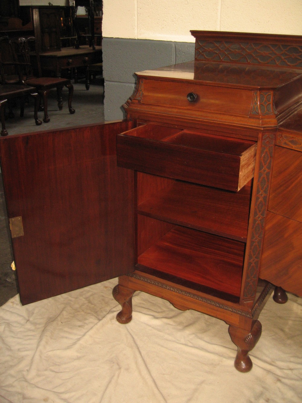 Large  mahogany  server sideboard dresser View VIII
