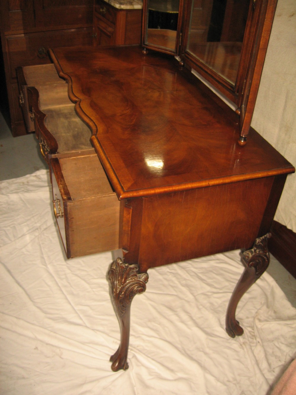 Burr walnut Queen anne style dressing table View VII