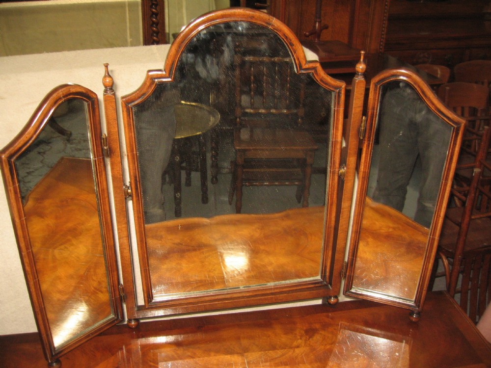 Burr walnut Queen anne style dressing table View VIII