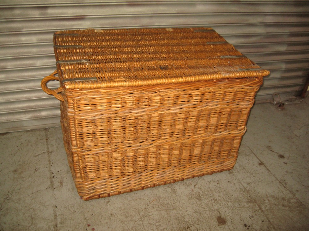 Large wicker lid storage  basket