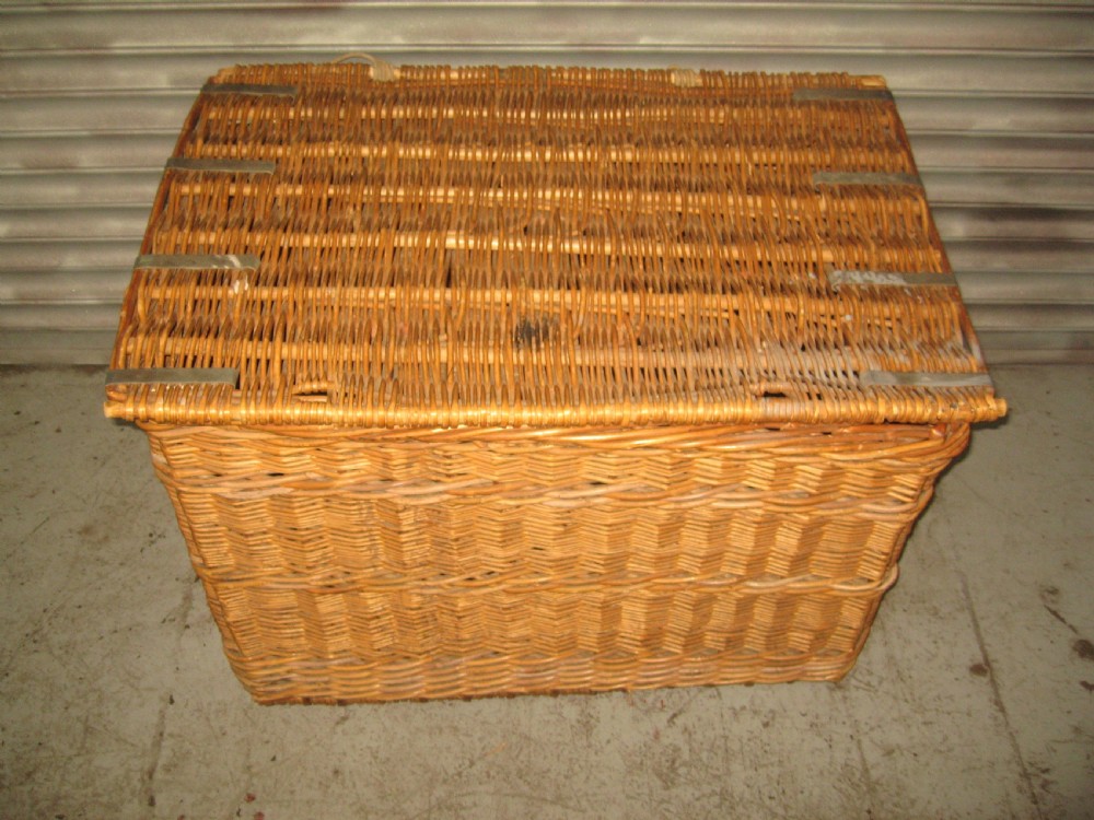 Large wicker lid storage  basket View II