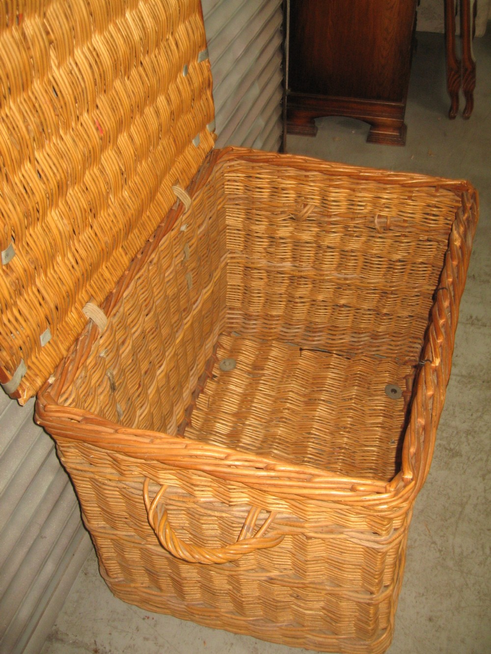 Large wicker lid storage  basket View VI