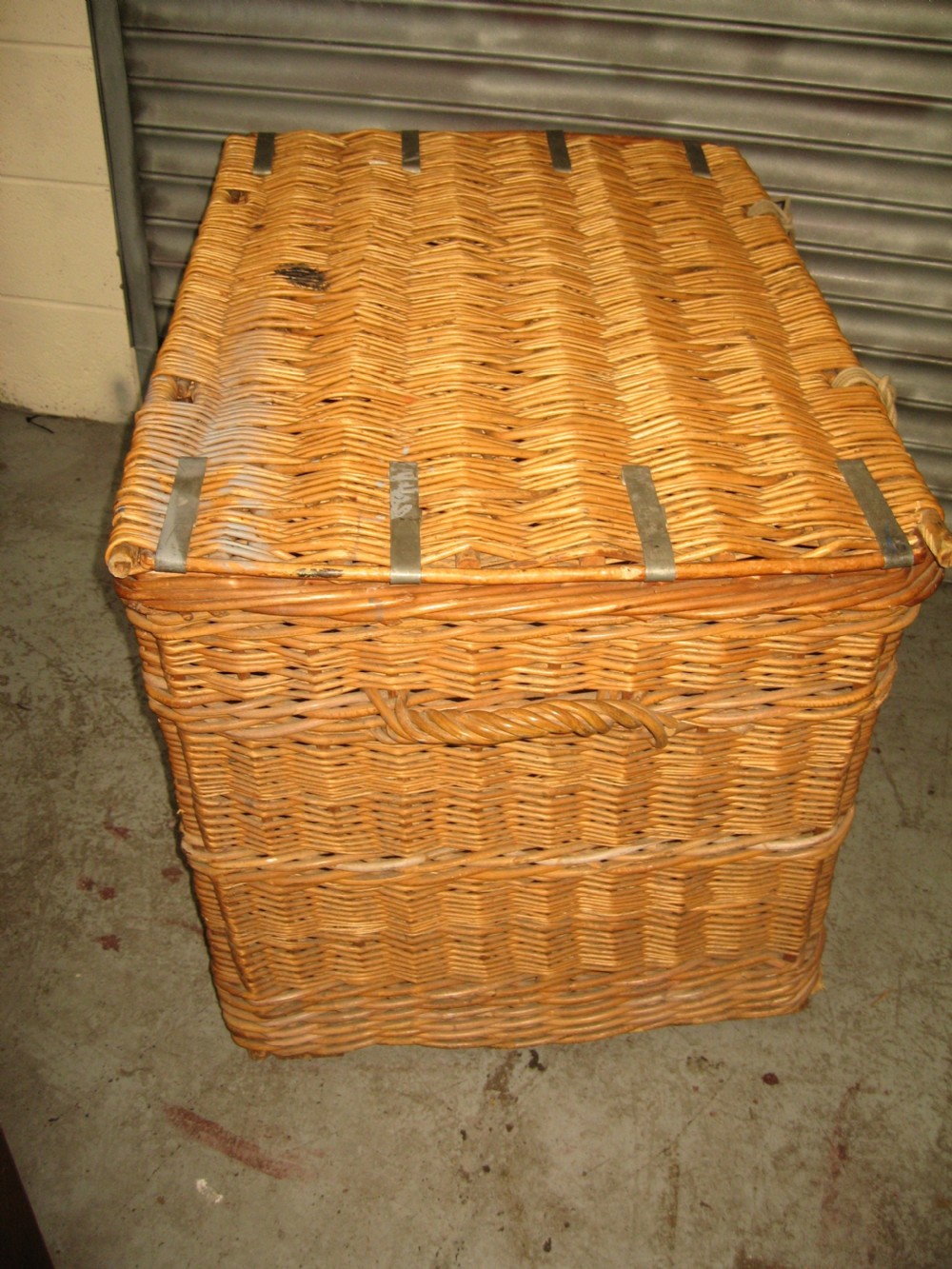 Large wicker lid storage  basket View VII