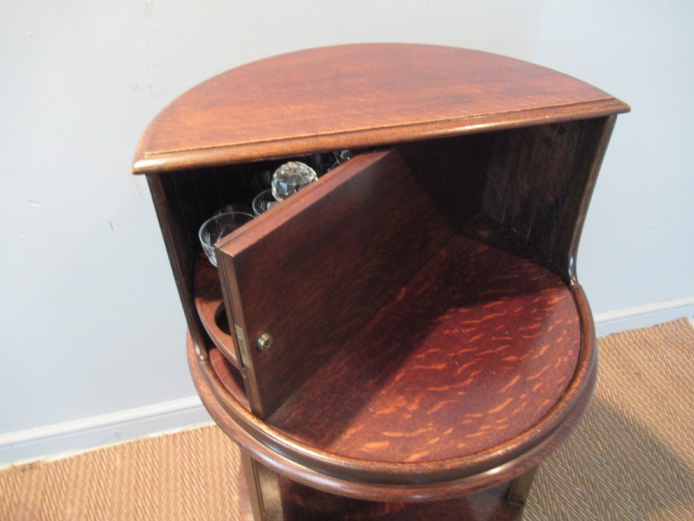 Oak   Shannon make  revolving drinks server View III
