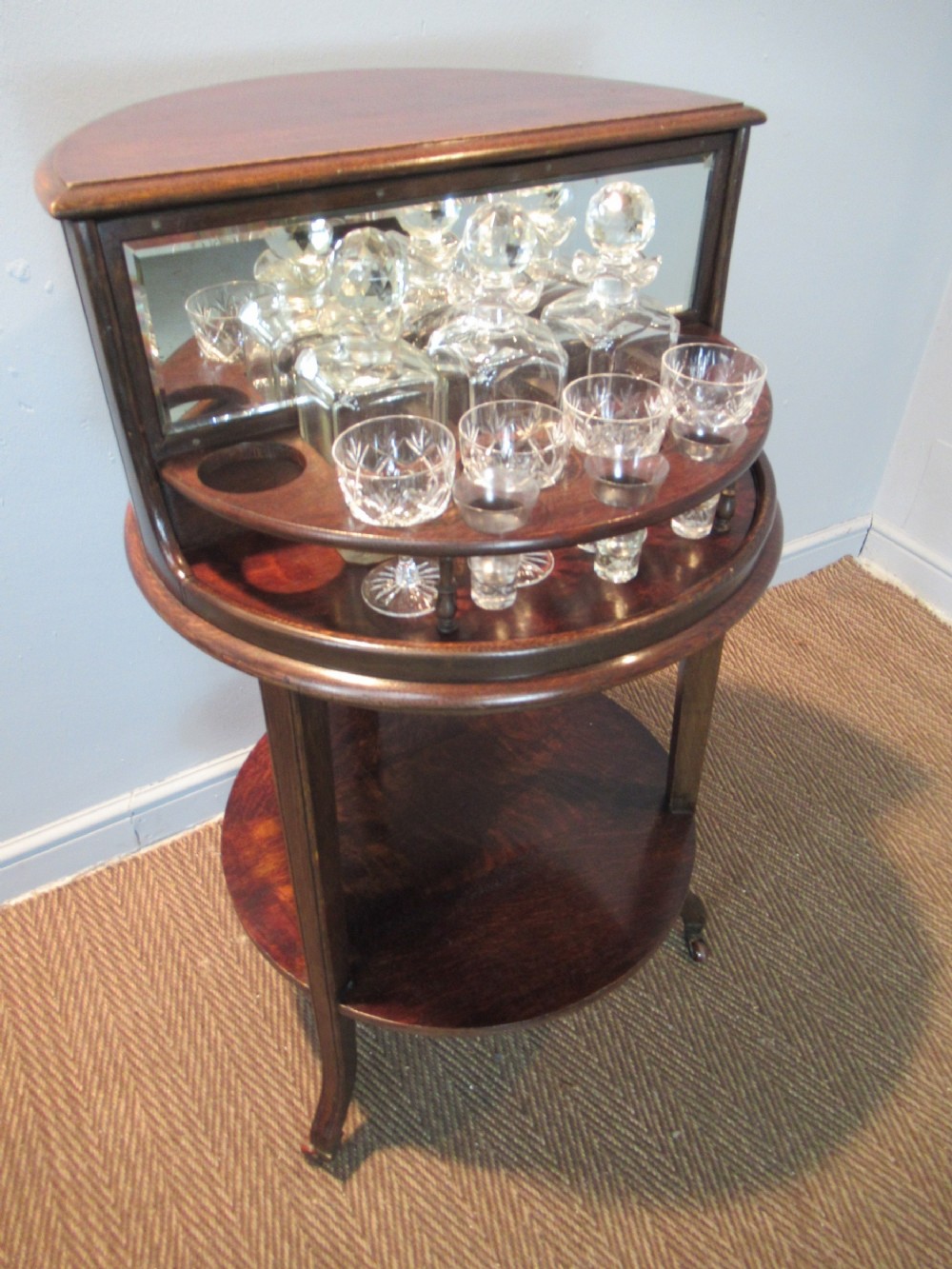 Oak   Shannon make  revolving drinks server